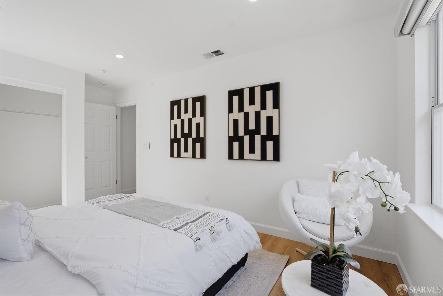 Detail Gallery Image 28 of 62 For 2624 Carlmont Dr, Belmont,  CA 94002 - 3 Beds | 2/1 Baths