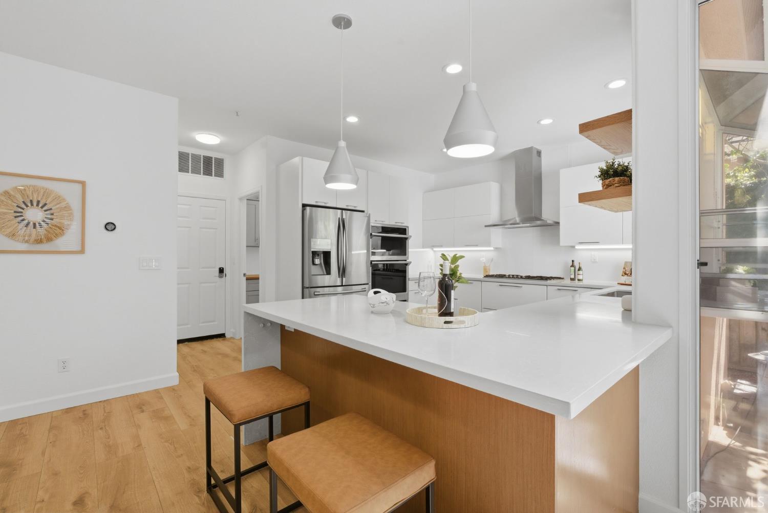 Detail Gallery Image 11 of 62 For 2624 Carlmont Dr, Belmont,  CA 94002 - 3 Beds | 2/1 Baths