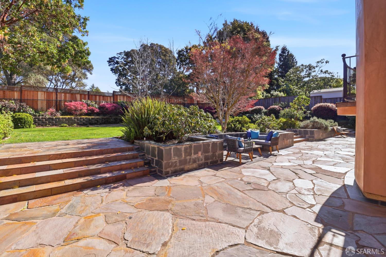 Detail Gallery Image 12 of 57 For 575 Pullman Rd, Hillsborough,  CA 94010 - 5 Beds | 4/1 Baths