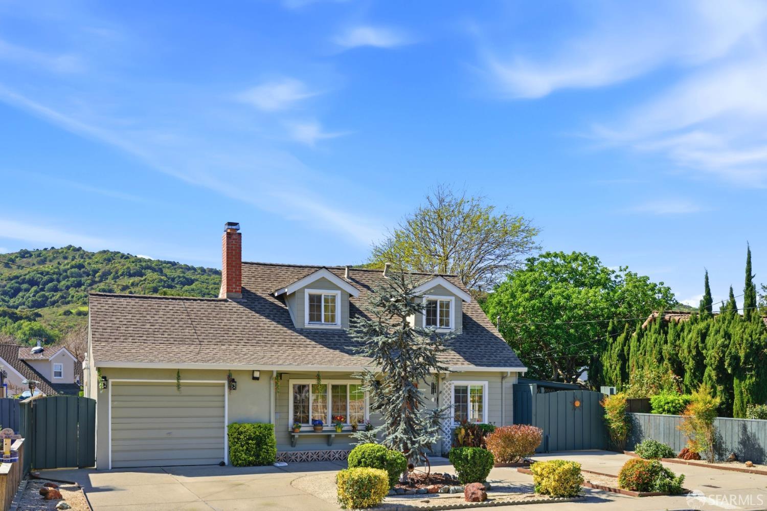 Detail Gallery Image 3 of 26 For 5880 Olinda Rd, El Sobrante,  CA 94803 - 4 Beds | 2 Baths