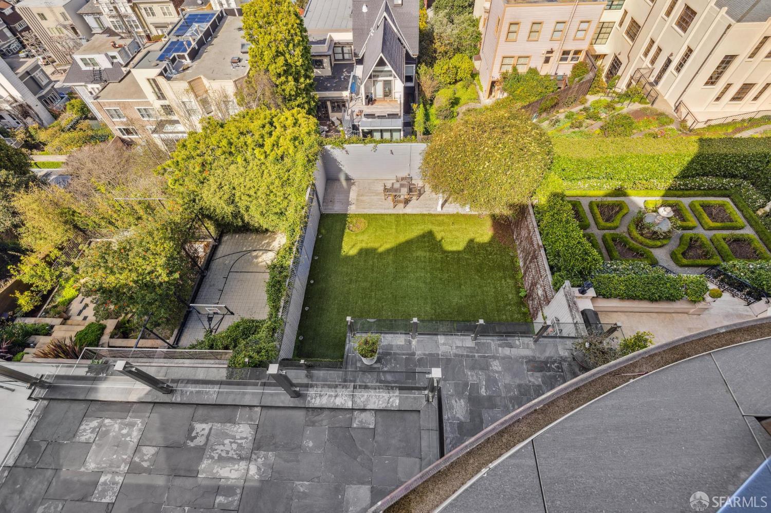 Detail Gallery Image 68 of 98 For 2336 Broadway St, San Francisco,  CA 94115 - 6 Beds | 6/1 Baths