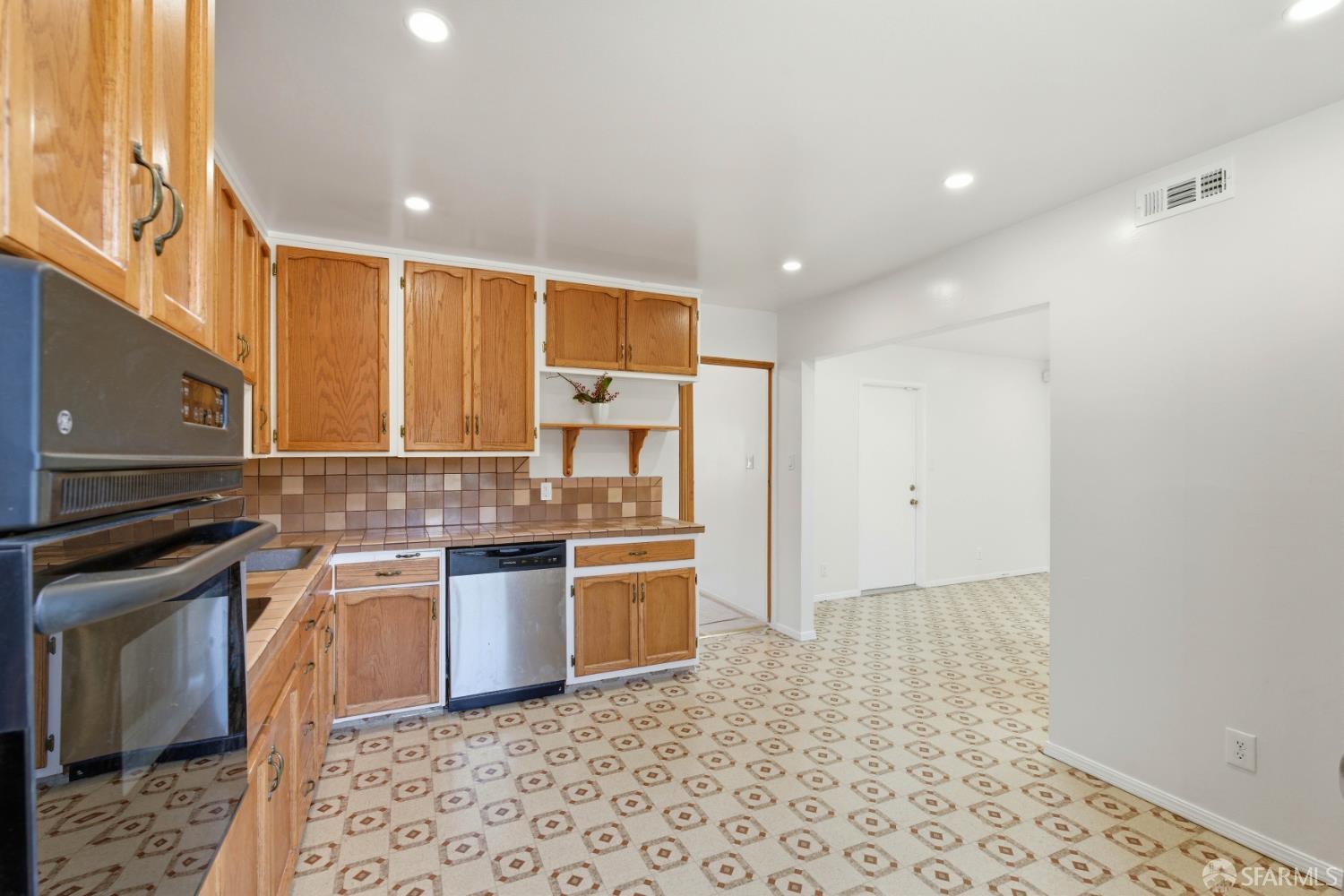 Detail Gallery Image 8 of 26 For 5880 Olinda Rd, El Sobrante,  CA 94803 - 4 Beds | 2 Baths