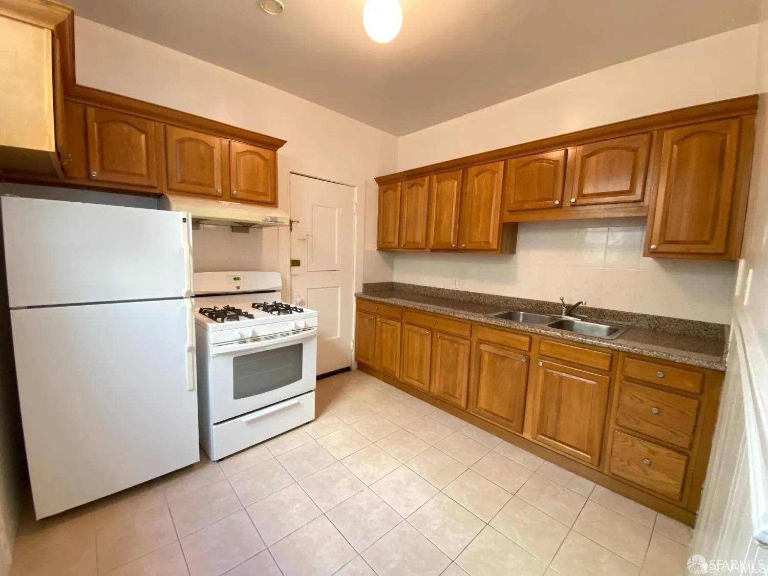 Detail Gallery Image 3 of 16 For 1650 Clay St, San Francisco,  CA 94109 - – Beds | – Baths