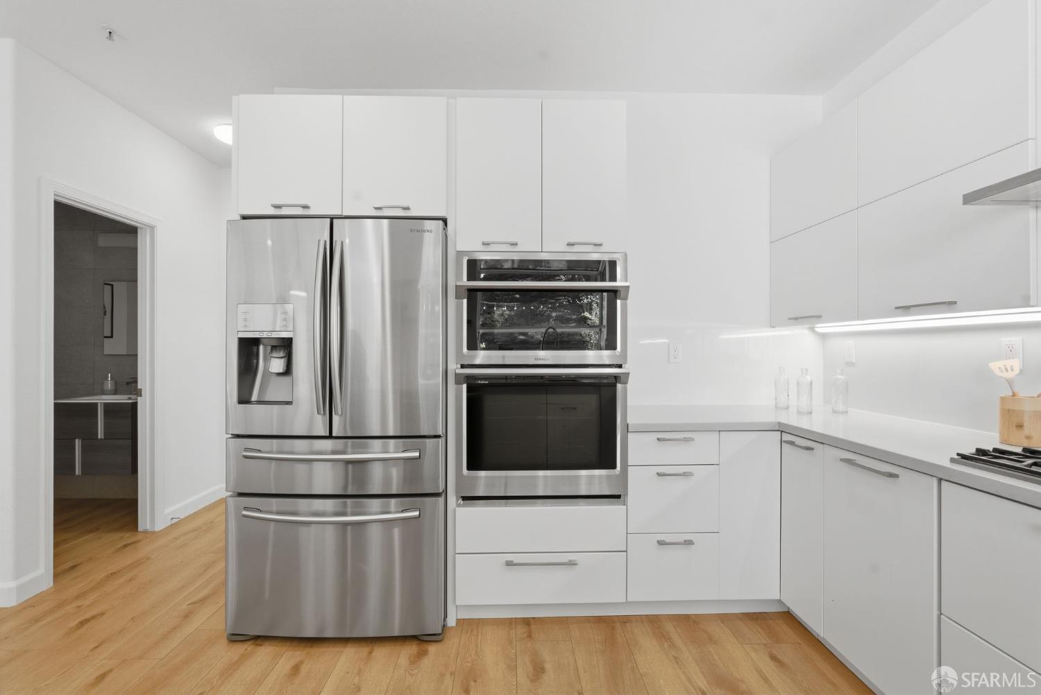 Detail Gallery Image 9 of 62 For 2624 Carlmont Dr, Belmont,  CA 94002 - 3 Beds | 2/1 Baths