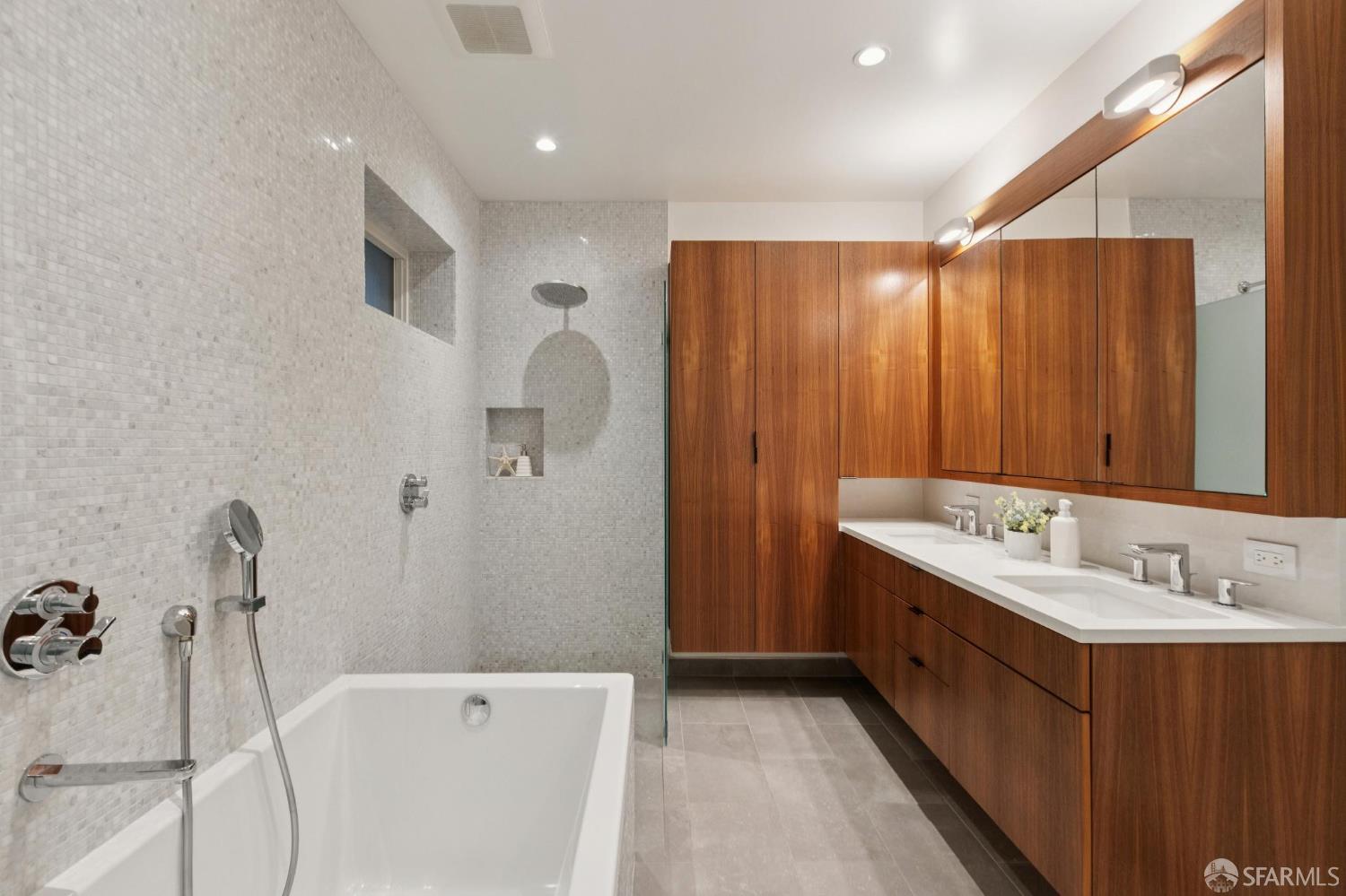 Detail Gallery Image 28 of 42 For 1830 Jackson St #I,  San Francisco,  CA 94109 - 2 Beds | 2 Baths