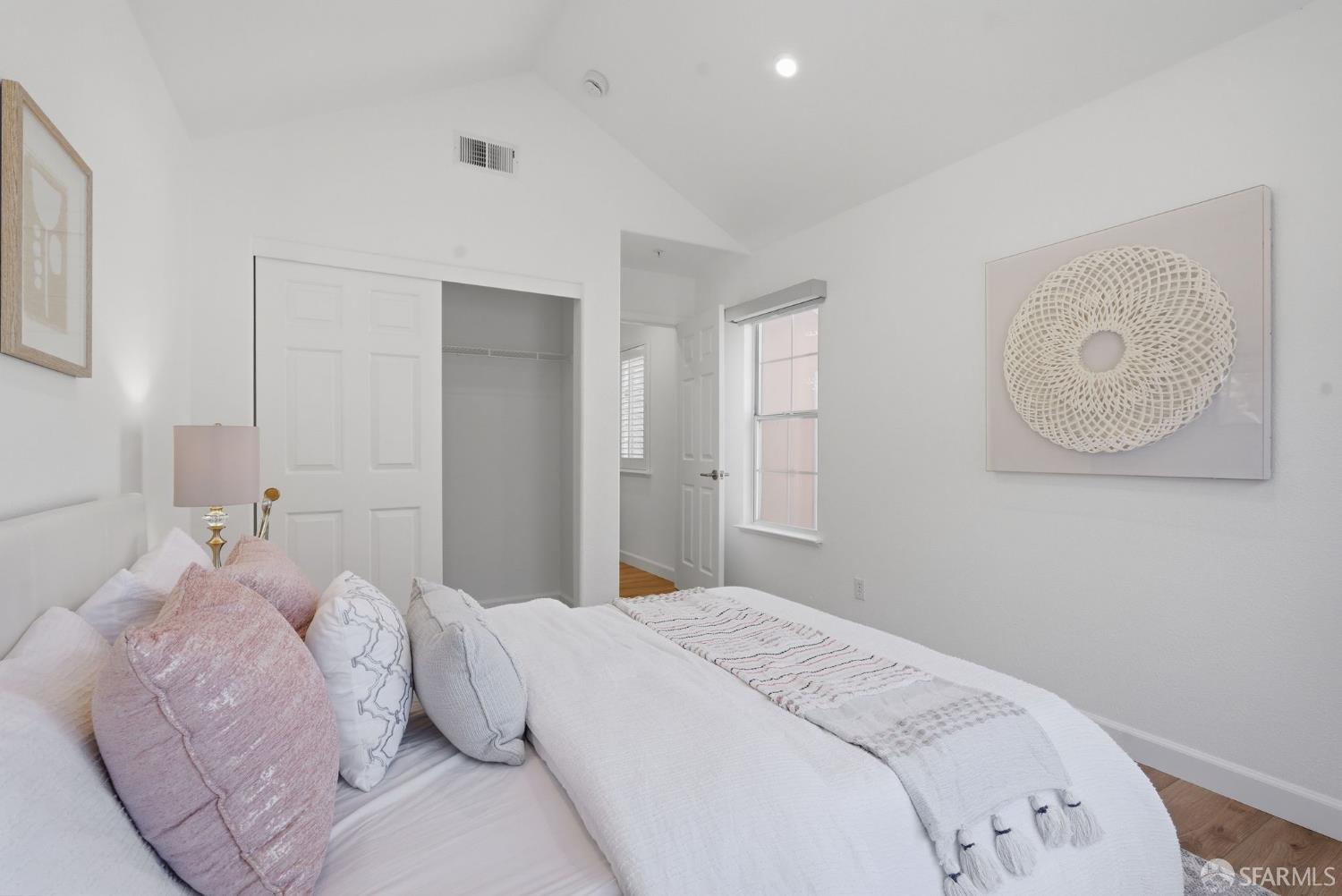 Detail Gallery Image 30 of 62 For 2624 Carlmont Dr, Belmont,  CA 94002 - 3 Beds | 2/1 Baths