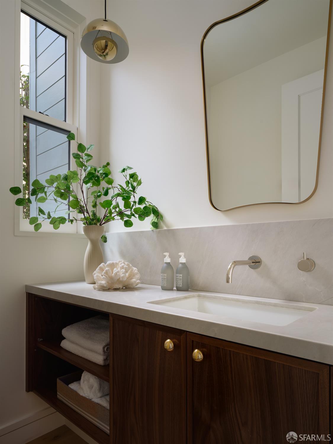 Detail Gallery Image 9 of 37 For 10 5th Ave, San Francisco,  CA 94118 - 7 Beds | 4/2 Baths