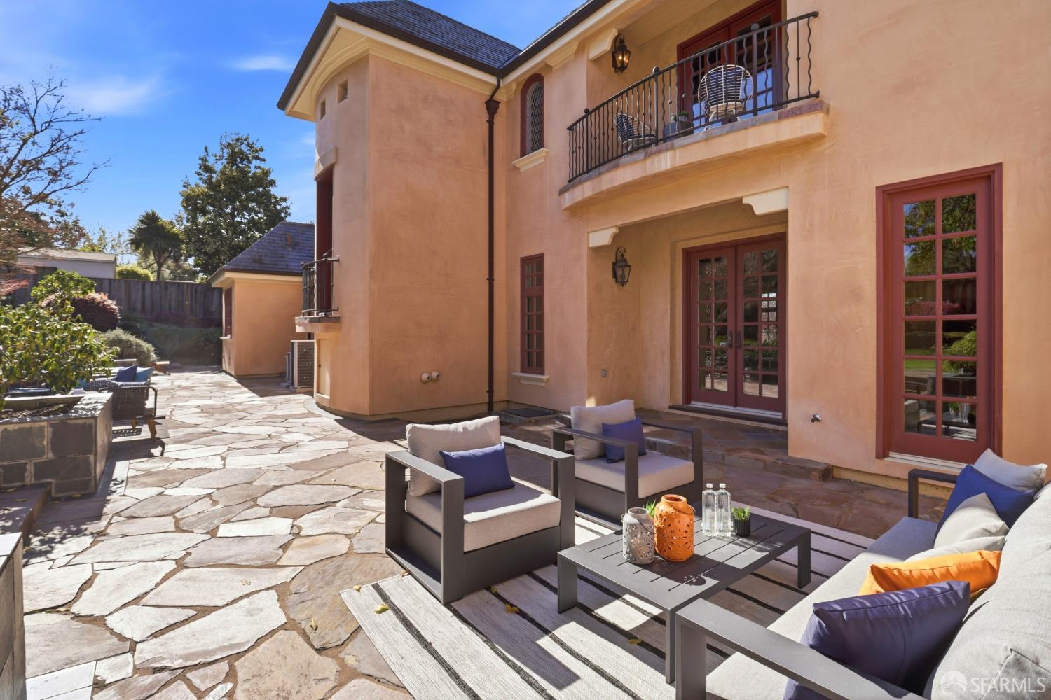 Detail Gallery Image 11 of 57 For 575 Pullman Rd, Hillsborough,  CA 94010 - 5 Beds | 4/1 Baths