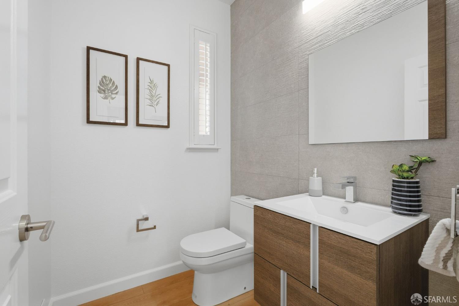 Detail Gallery Image 34 of 62 For 2624 Carlmont Dr, Belmont,  CA 94002 - 3 Beds | 2/1 Baths