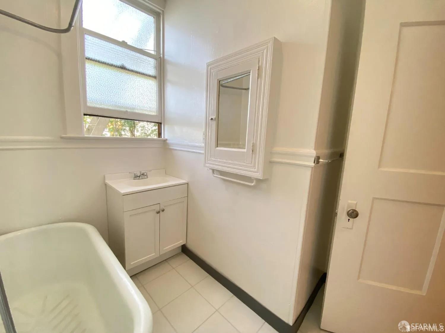 Detail Gallery Image 2 of 16 For 1650 Clay St, San Francisco,  CA 94109 - – Beds | – Baths