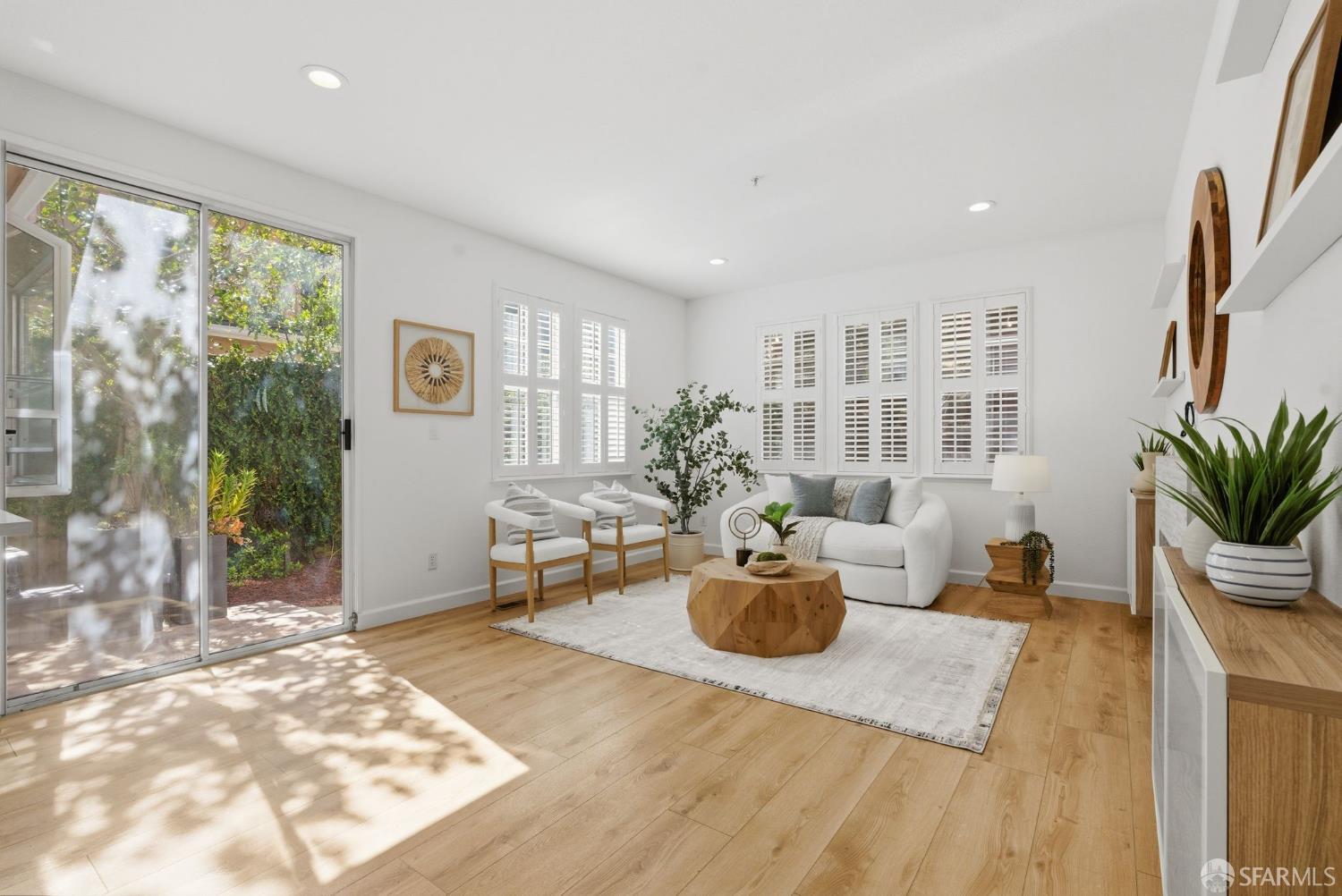 Detail Gallery Image 15 of 62 For 2624 Carlmont Dr, Belmont,  CA 94002 - 3 Beds | 2/1 Baths