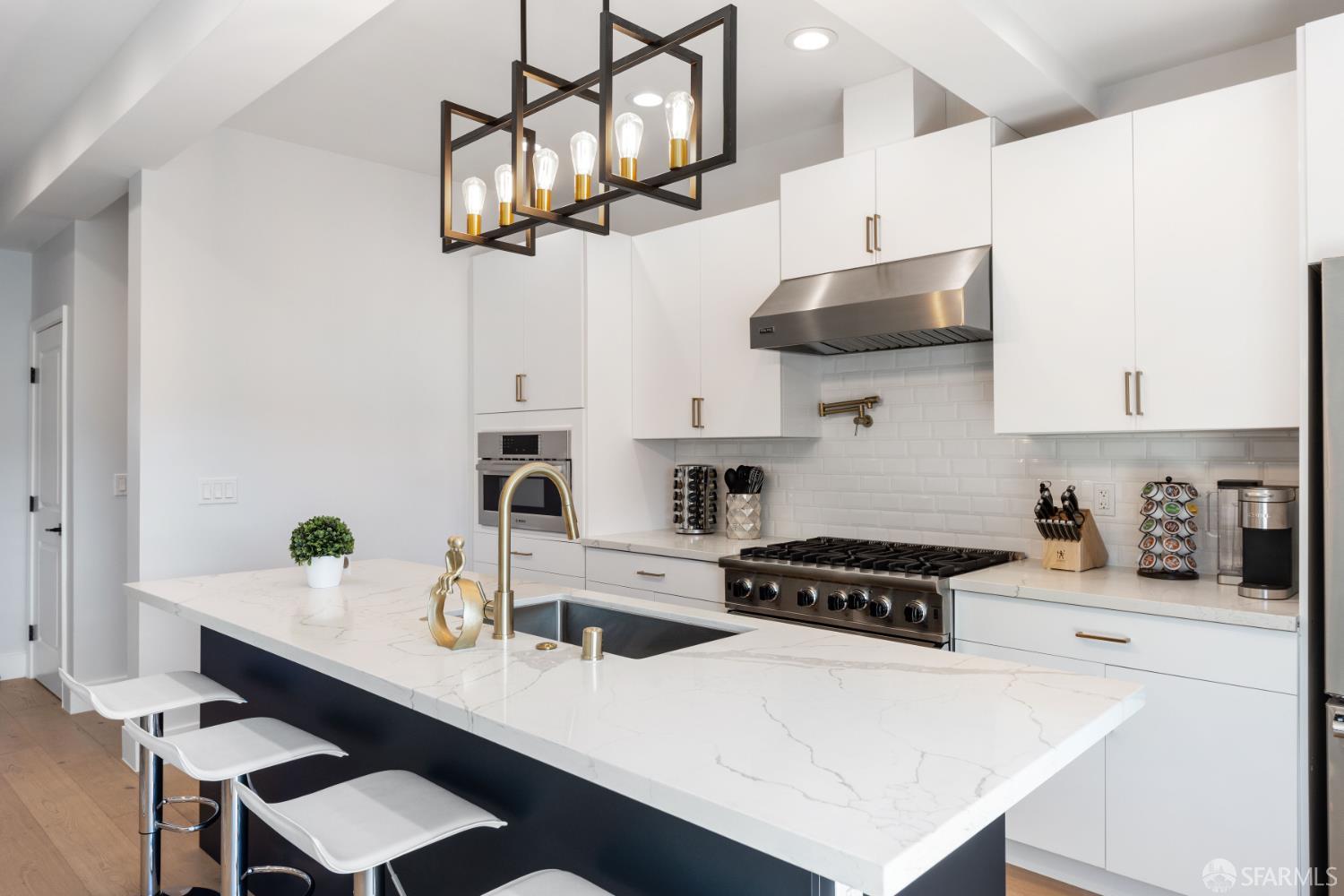 Detail Gallery Image 12 of 47 For 308 Crescent Ave, San Francisco,  CA 94110 - 5 Beds | 3 Baths