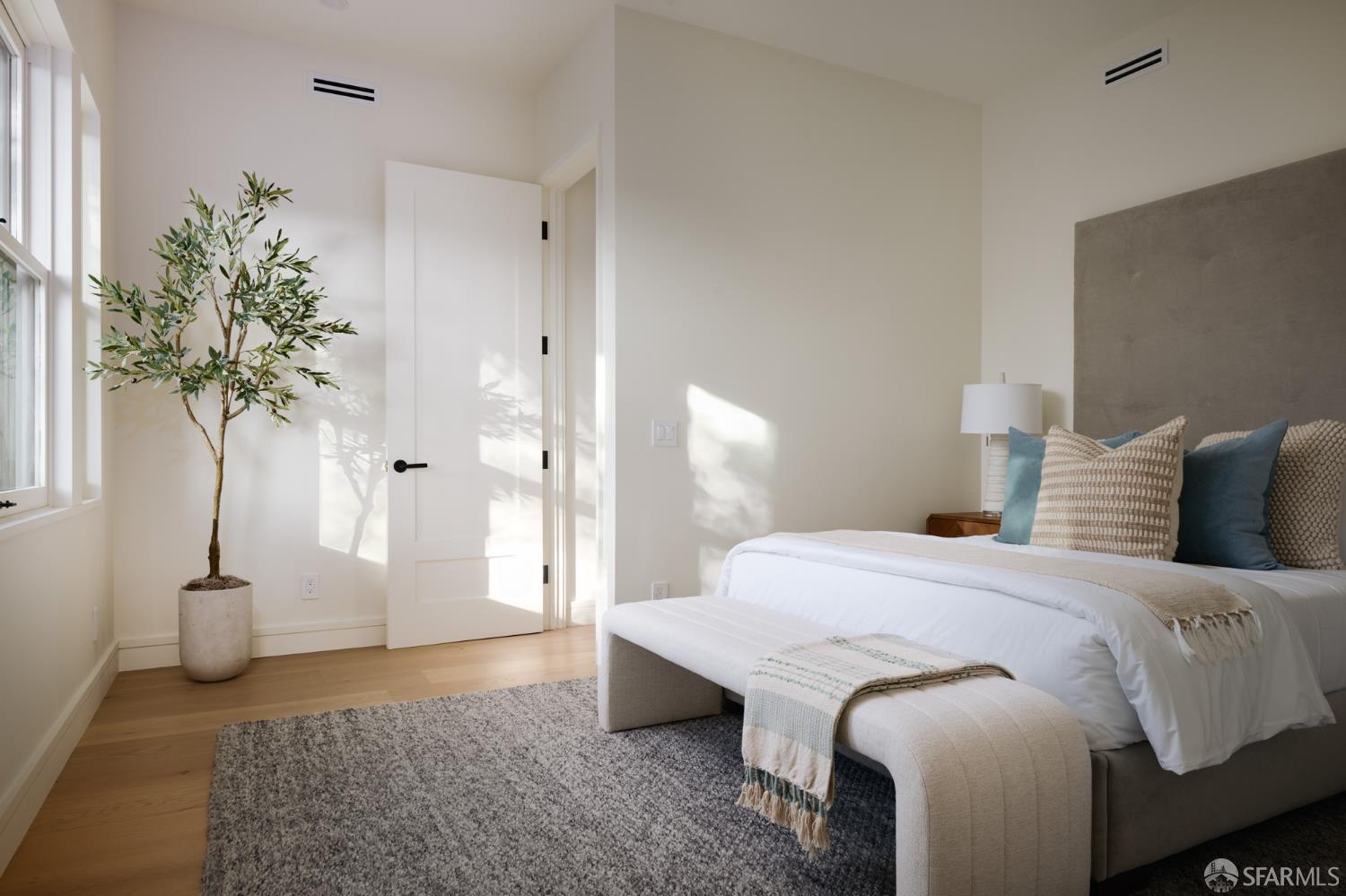 Detail Gallery Image 13 of 37 For 10 5th Ave, San Francisco,  CA 94118 - 7 Beds | 4/2 Baths