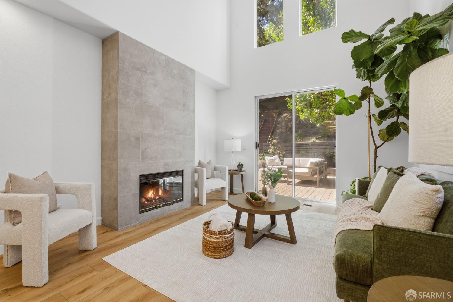 Detail Gallery Image 4 of 62 For 2624 Carlmont Dr, Belmont,  CA 94002 - 3 Beds | 2/1 Baths