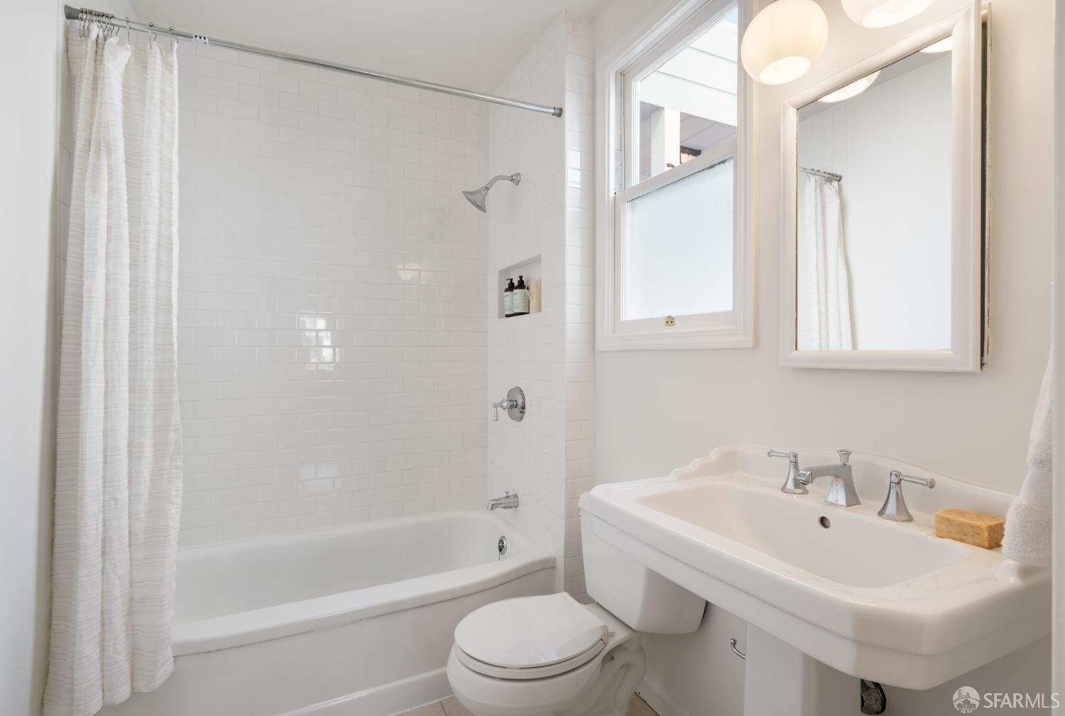 Detail Gallery Image 18 of 44 For 728 Castro St, San Francisco,  CA 94114 - 2 Beds | 2 Baths