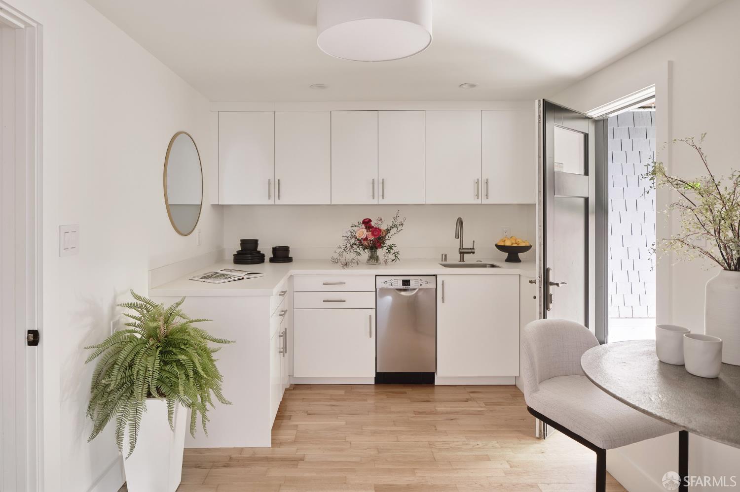 Detail Gallery Image 35 of 41 For 241 Frederick St, San Francisco,  CA 94117 - 5 Beds | 3/1 Baths