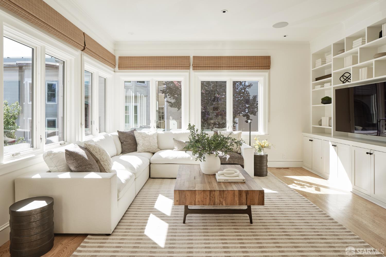 Detail Gallery Image 14 of 41 For 241 Frederick St, San Francisco,  CA 94117 - 5 Beds | 3/1 Baths