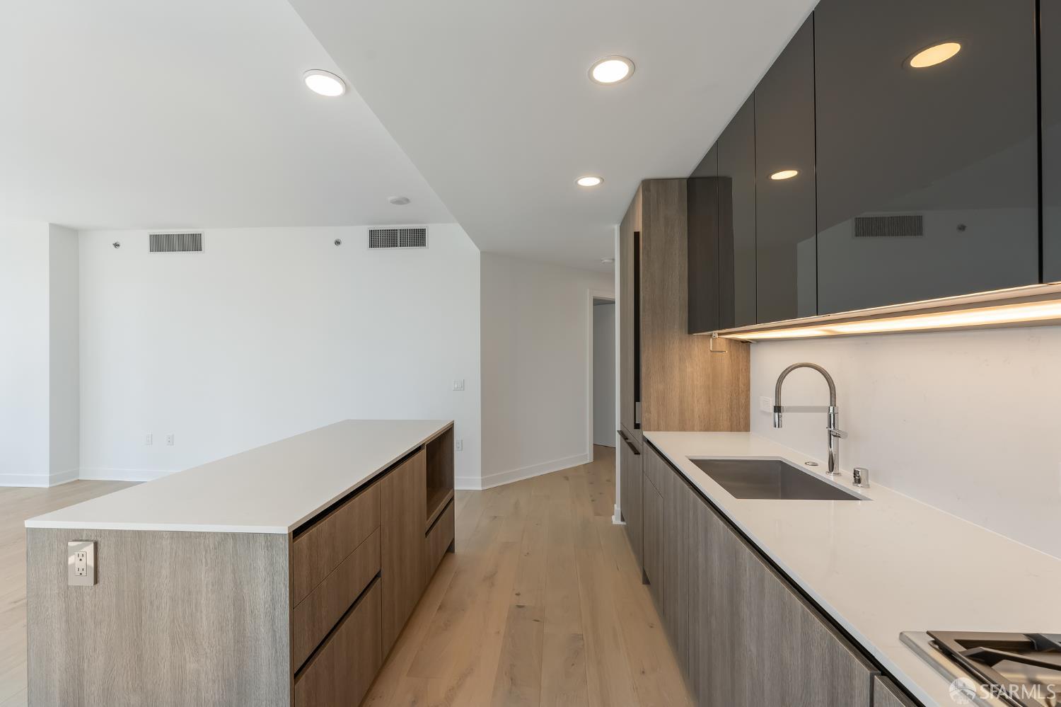 Detail Gallery Image 16 of 51 For 201 Folsom St 8a,  San Francisco,  CA 94105 - 2 Beds | 2 Baths