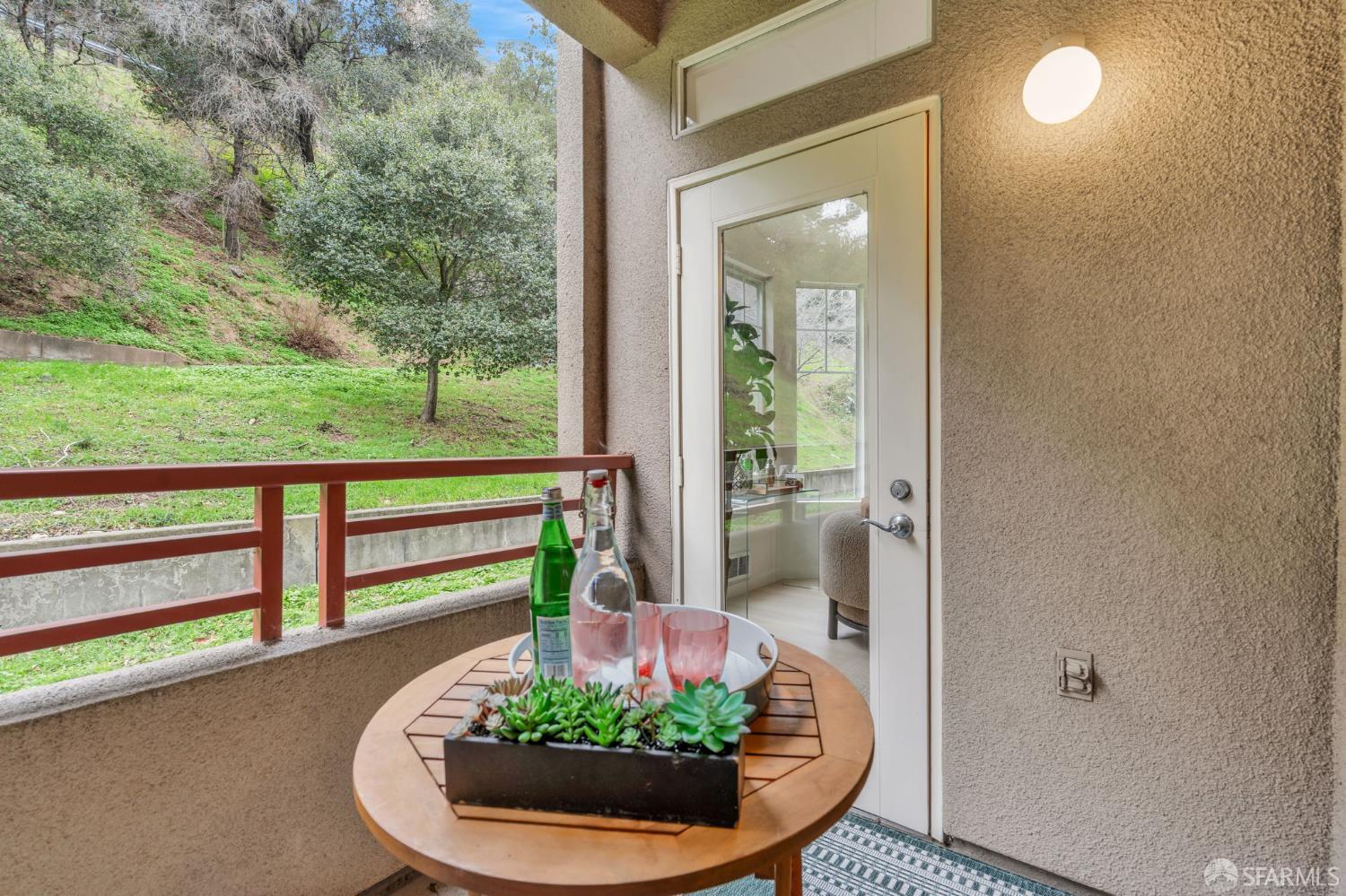 Detail Gallery Image 21 of 33 For 320 Caldecott Ln #116,  Oakland,  CA 94618 - 1 Beds | 1 Baths