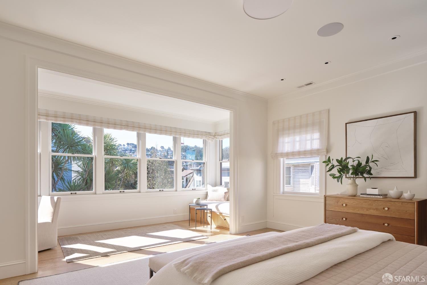 Detail Gallery Image 18 of 41 For 241 Frederick St, San Francisco,  CA 94117 - 5 Beds | 3/1 Baths