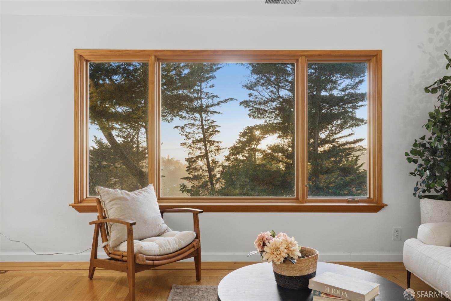 Detail Gallery Image 6 of 85 For 8440 Skyline Blvd, Oakland,  CA 94611 - 5 Beds | 3/1 Baths