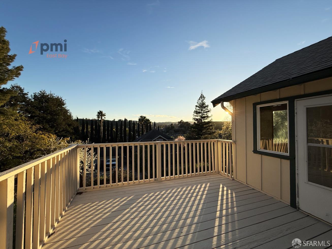 Detail Gallery Image 7 of 15 For 539 Palms Dr, Martinez,  CA 94553 - 3 Beds | 2/1 Baths