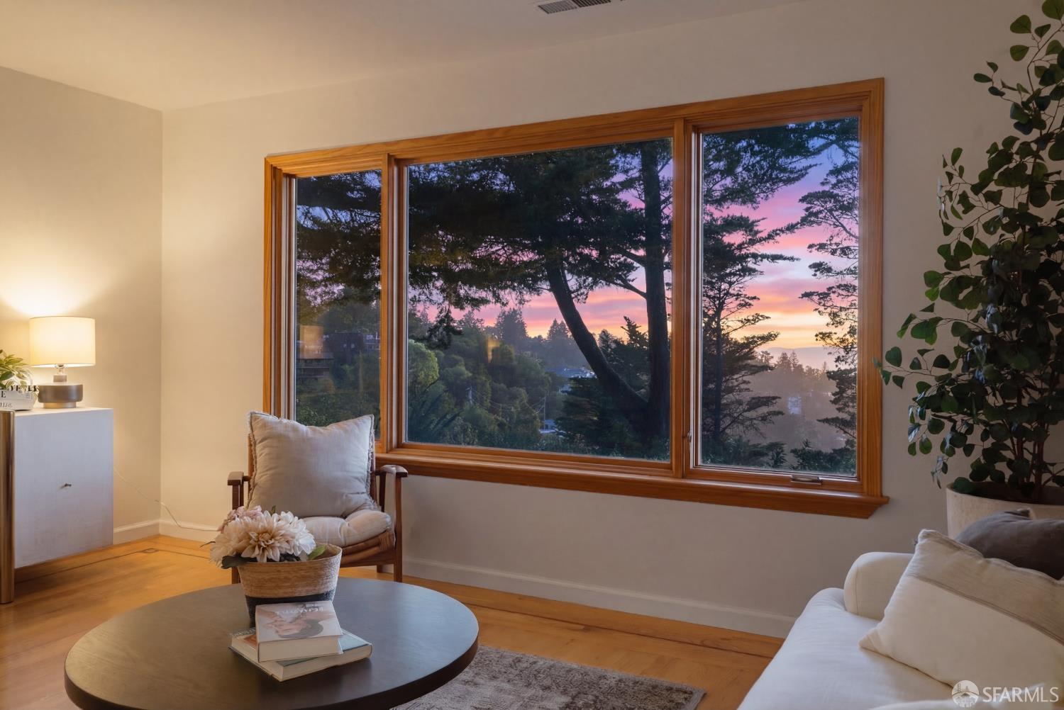 Detail Gallery Image 13 of 85 For 8440 Skyline Blvd, Oakland,  CA 94611 - 5 Beds | 3/1 Baths