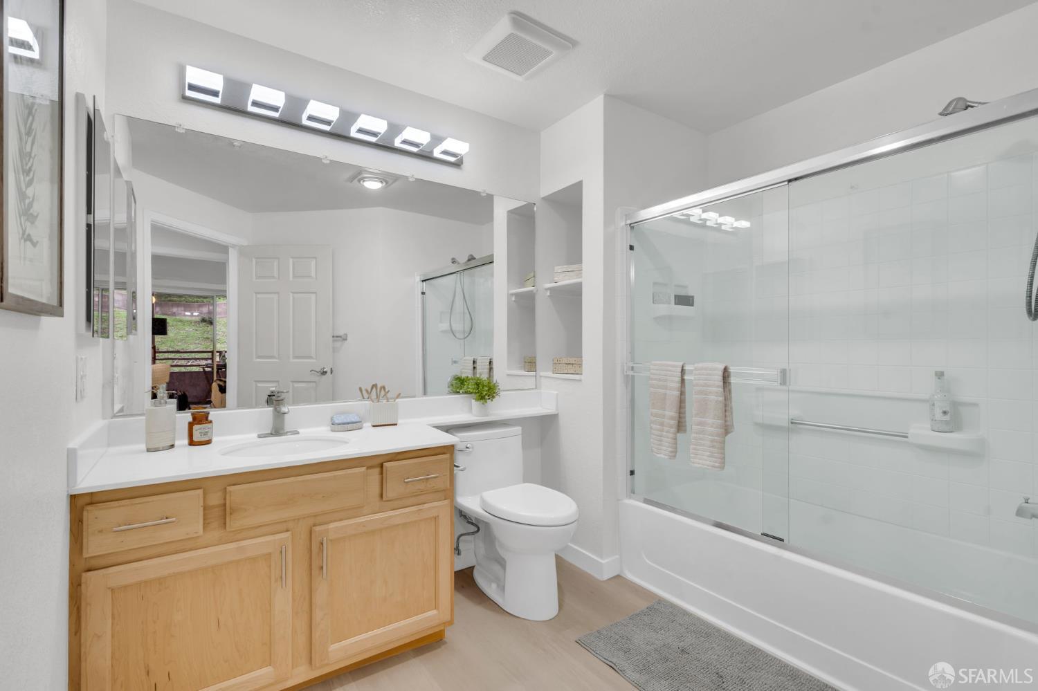 Detail Gallery Image 19 of 33 For 320 Caldecott Ln #116,  Oakland,  CA 94618 - 1 Beds | 1 Baths