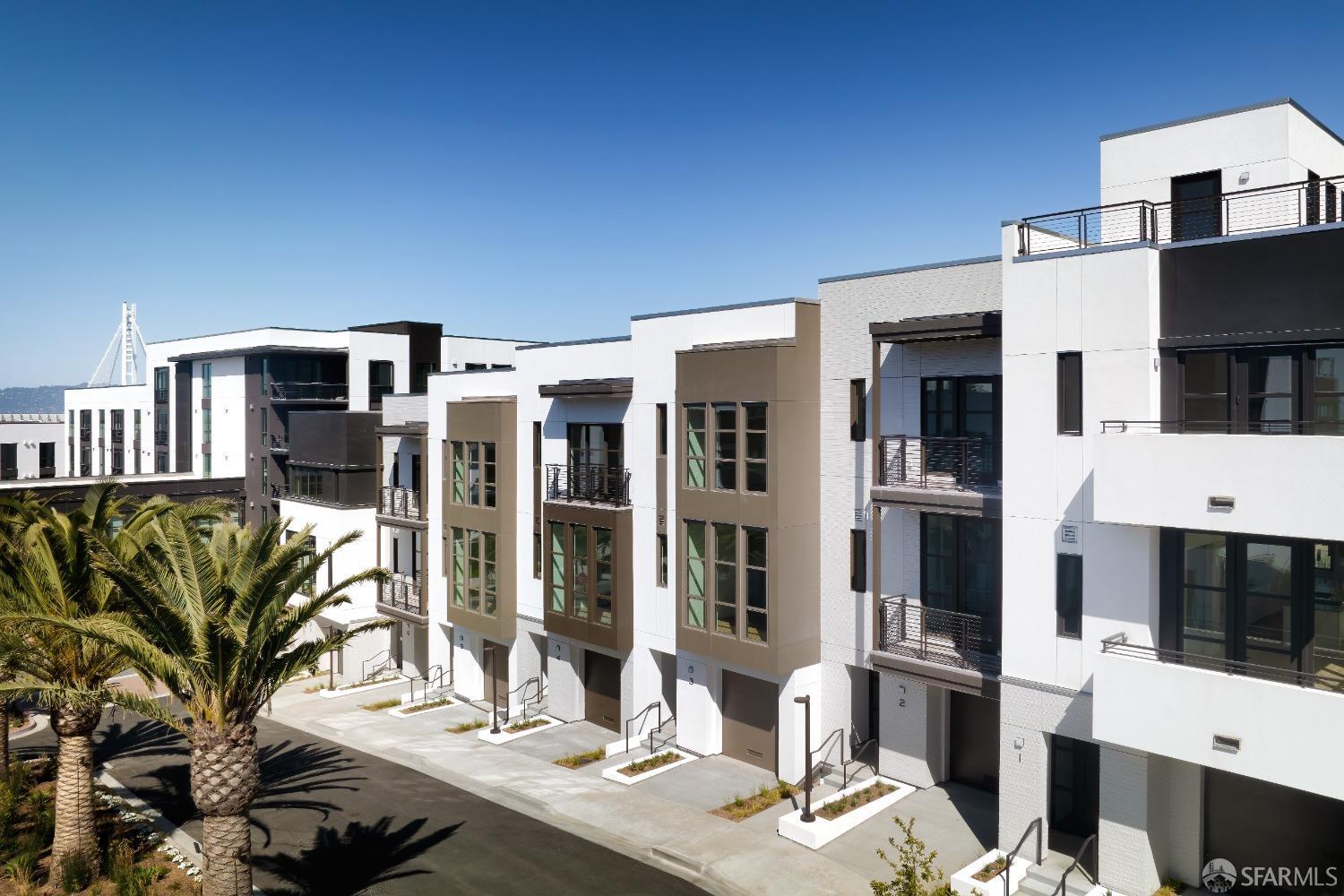 Detail Gallery Image 18 of 44 For 37 Meadow Dr #3,  San Francisco,  CA 94130 - 3 Beds | 3/1 Baths