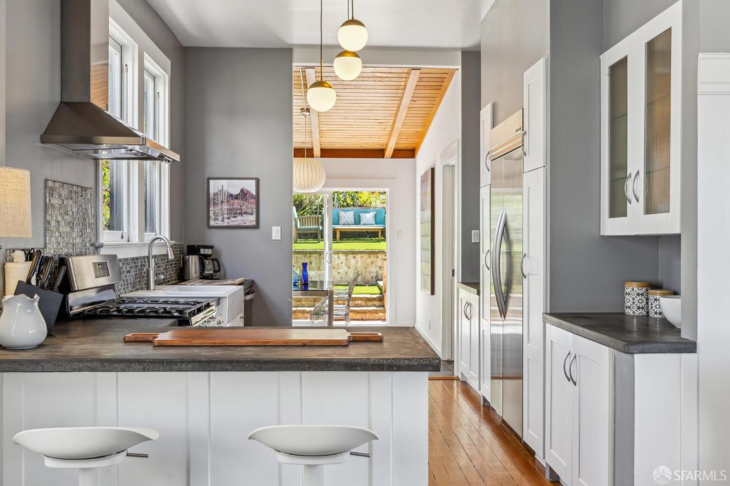 Detail Gallery Image 7 of 46 For 102 Santa Marina St, San Francisco,  CA 94110 - 4 Beds | 3 Baths