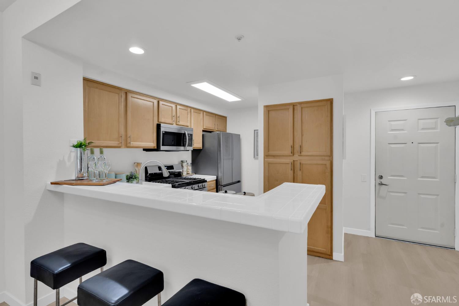 Detail Gallery Image 7 of 33 For 320 Caldecott Ln #116,  Oakland,  CA 94618 - 1 Beds | 1 Baths