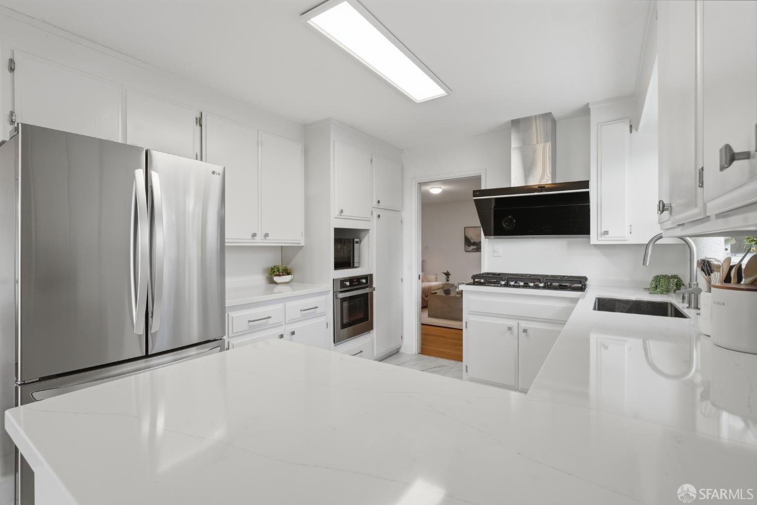 Detail Gallery Image 33 of 85 For 8440 Skyline Blvd, Oakland,  CA 94611 - 5 Beds | 3/1 Baths