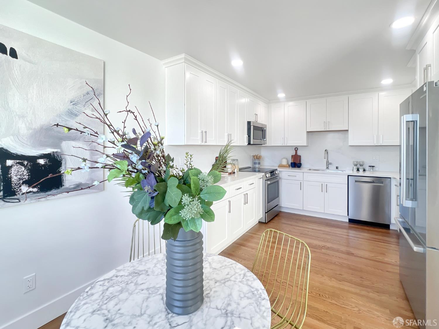 Detail Gallery Image 7 of 35 For 3711 Market St Top,  San Francisco,  CA 94131 - 2 Beds | 1 Baths