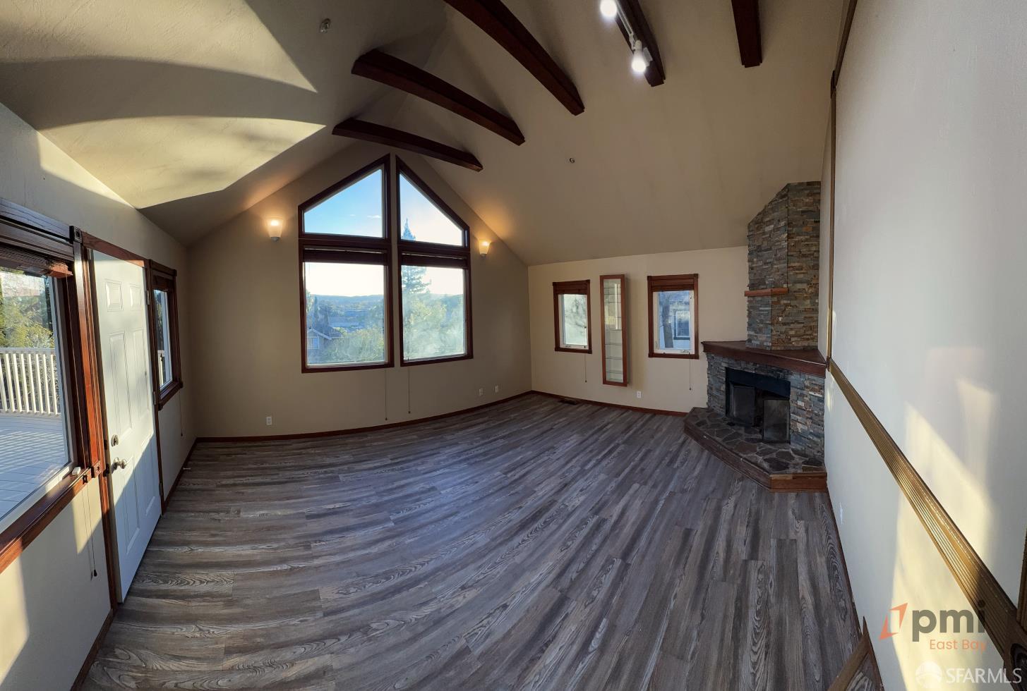 Detail Gallery Image 6 of 15 For 539 Palms Dr, Martinez,  CA 94553 - 3 Beds | 2/1 Baths