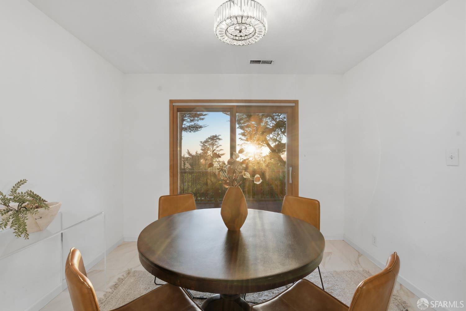 Detail Gallery Image 19 of 85 For 8440 Skyline Blvd, Oakland,  CA 94611 - 5 Beds | 3/1 Baths