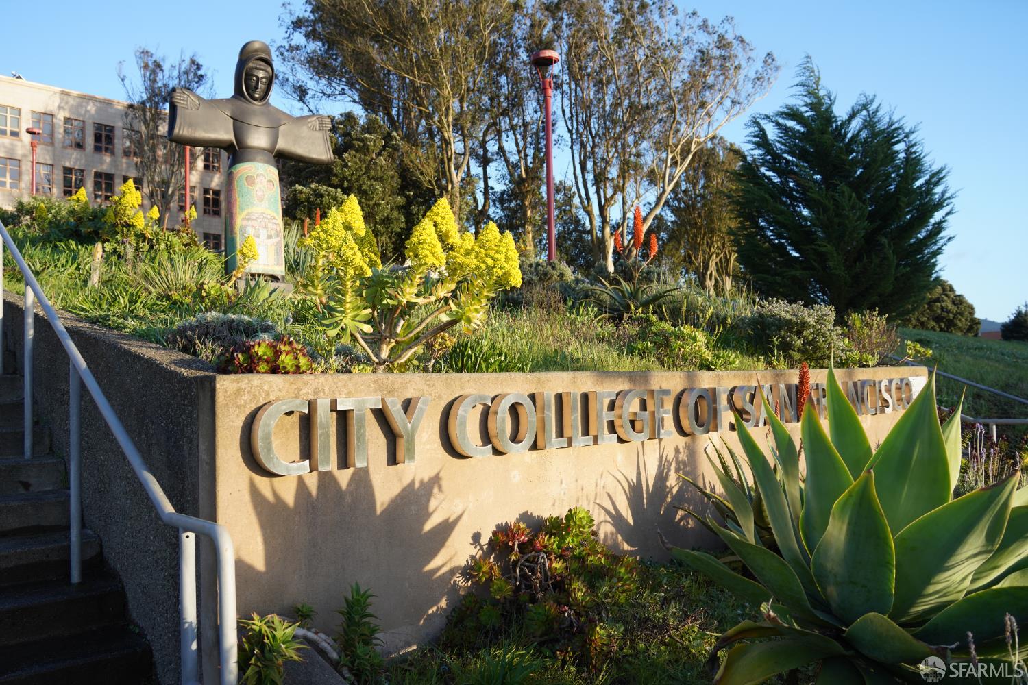 Detail Gallery Image 73 of 90 For 932 Silliman St, San Francisco,  CA 94134 - 3 Beds | 2/1 Baths