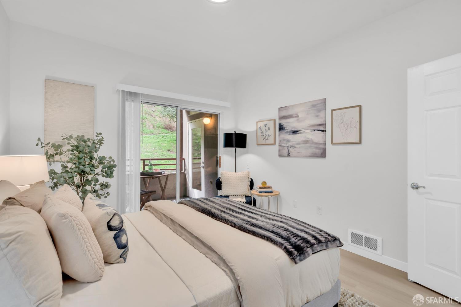 Detail Gallery Image 16 of 33 For 320 Caldecott Ln #116,  Oakland,  CA 94618 - 1 Beds | 1 Baths