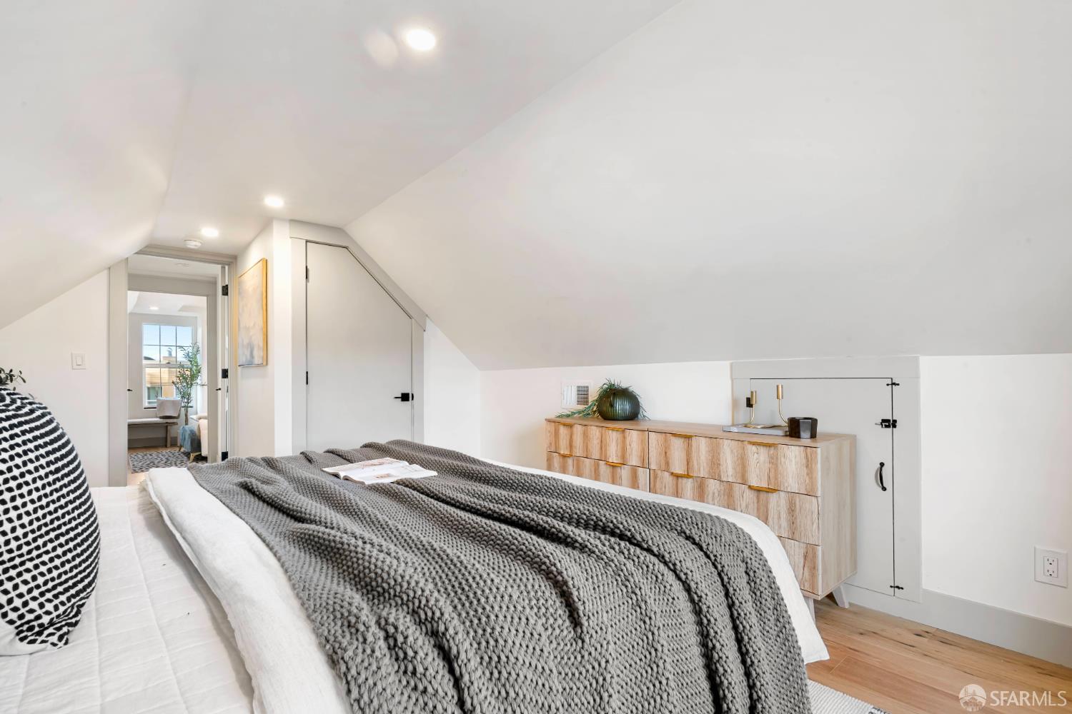 Detail Gallery Image 34 of 90 For 932 Silliman St, San Francisco,  CA 94134 - 3 Beds | 2/1 Baths