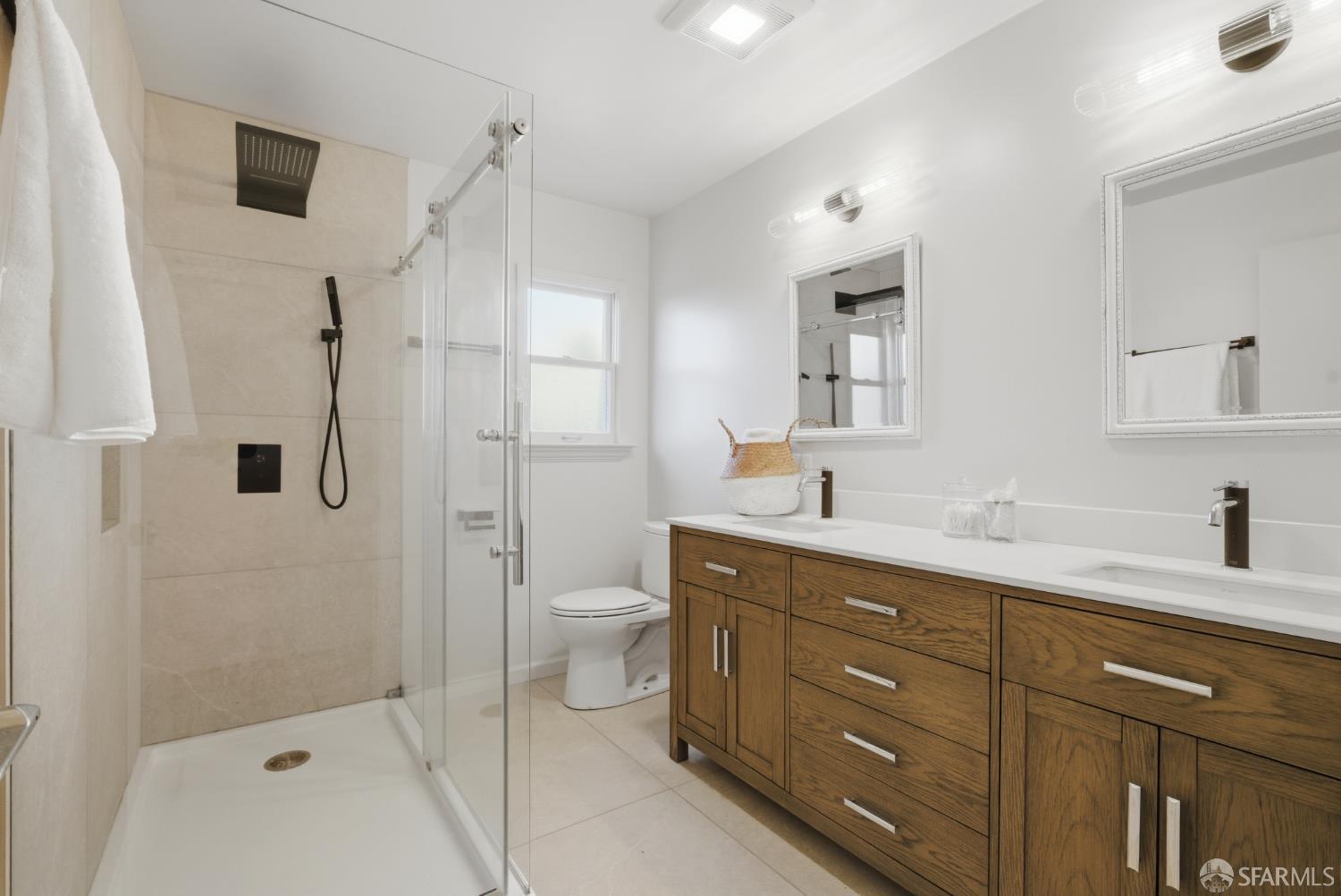 Detail Gallery Image 46 of 85 For 8440 Skyline Blvd, Oakland,  CA 94611 - 5 Beds | 3/1 Baths