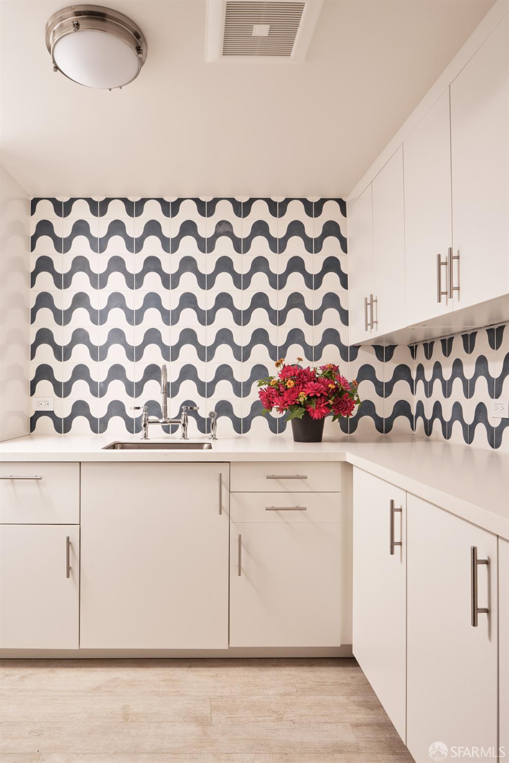 Detail Gallery Image 33 of 41 For 241 Frederick St, San Francisco,  CA 94117 - 5 Beds | 3/1 Baths