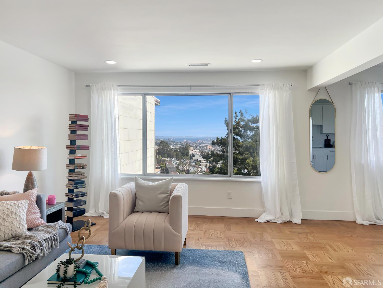 Detail Gallery Image 4 of 35 For 3711 Market St Top,  San Francisco,  CA 94131 - 2 Beds | 1 Baths