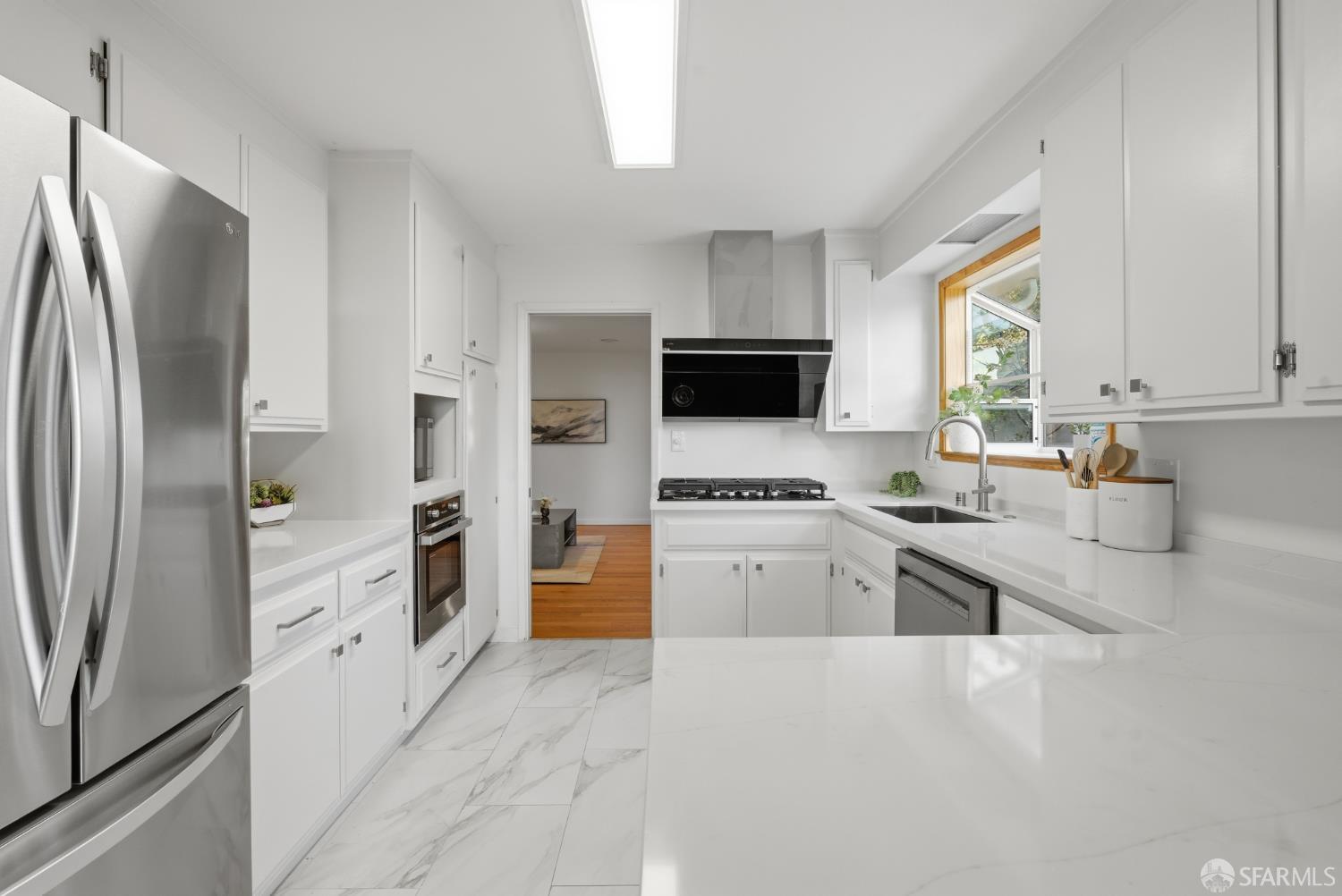 Detail Gallery Image 32 of 85 For 8440 Skyline Blvd, Oakland,  CA 94611 - 5 Beds | 3/1 Baths