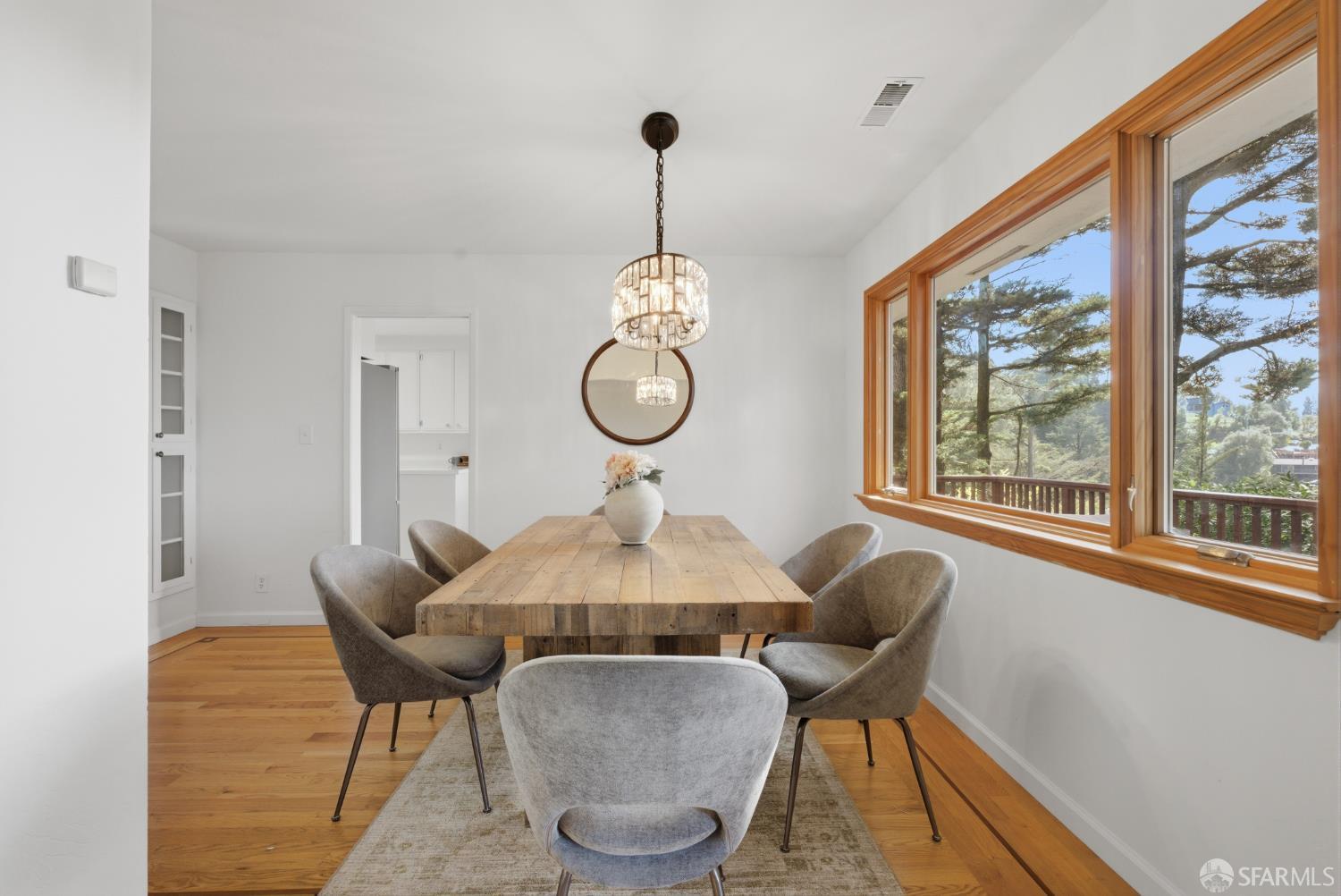 Detail Gallery Image 15 of 85 For 8440 Skyline Blvd, Oakland,  CA 94611 - 5 Beds | 3/1 Baths