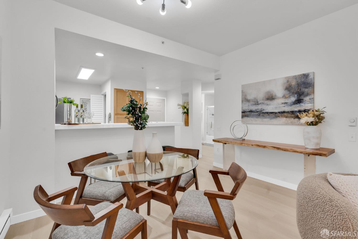 Detail Gallery Image 9 of 33 For 320 Caldecott Ln #116,  Oakland,  CA 94618 - 1 Beds | 1 Baths