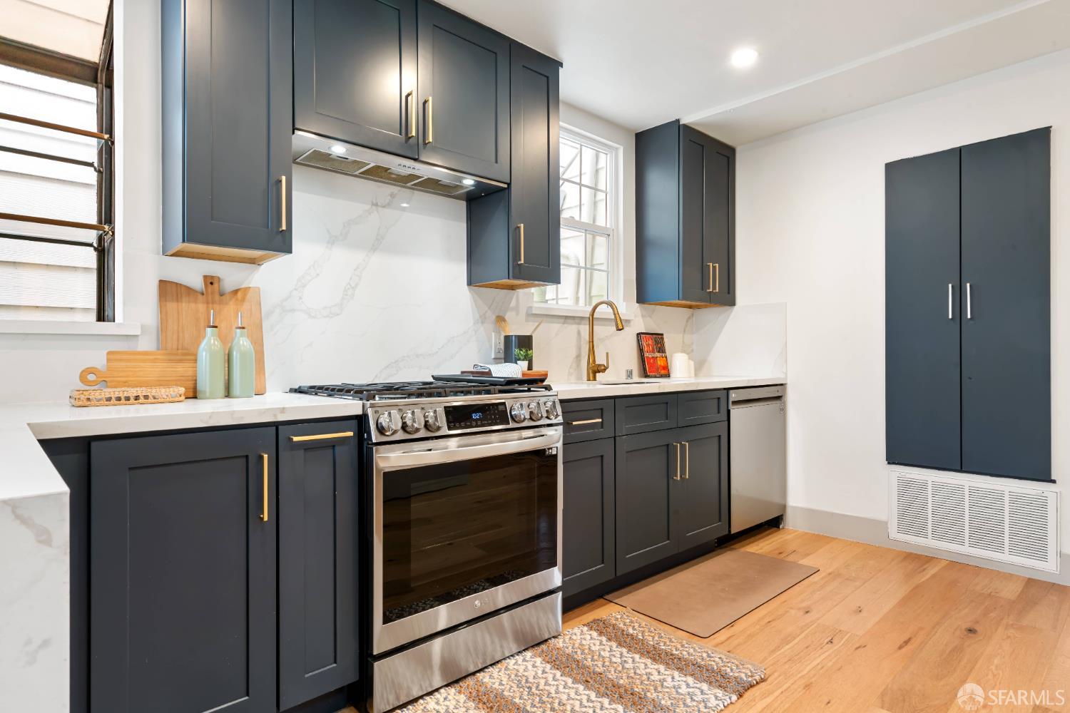 Detail Gallery Image 18 of 90 For 932 Silliman St, San Francisco,  CA 94134 - 3 Beds | 2/1 Baths