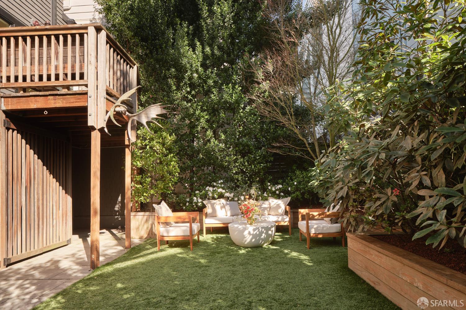 Detail Gallery Image 10 of 41 For 241 Frederick St, San Francisco,  CA 94117 - 5 Beds | 3/1 Baths