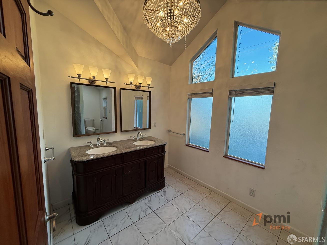 Detail Gallery Image 10 of 15 For 539 Palms Dr, Martinez,  CA 94553 - 3 Beds | 2/1 Baths