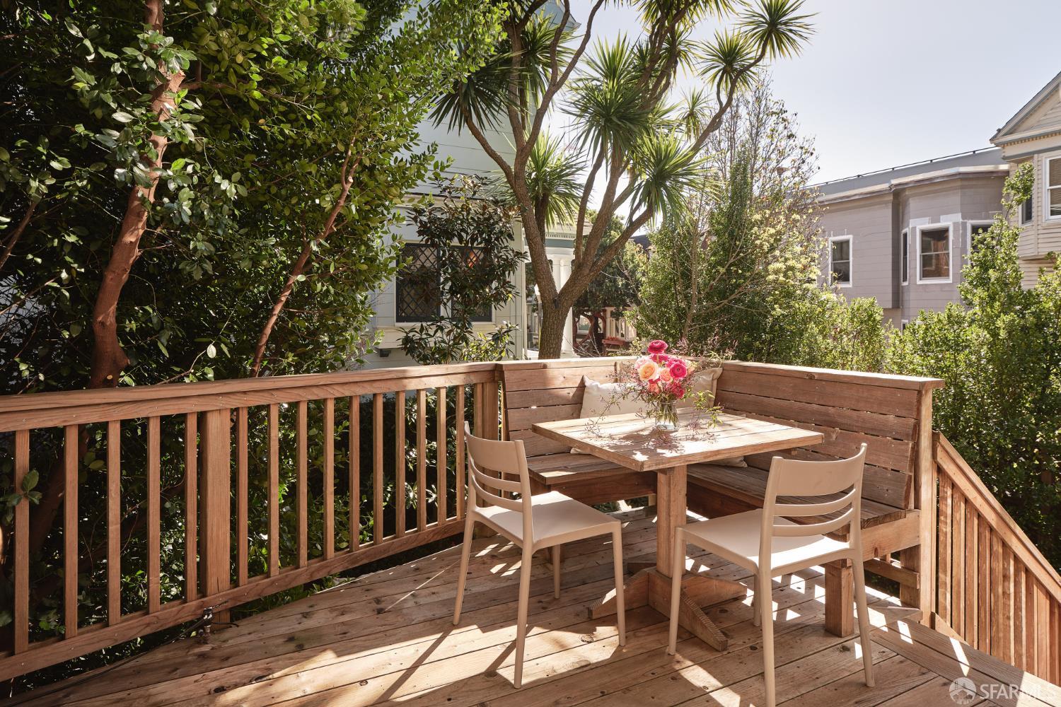 Detail Gallery Image 9 of 41 For 241 Frederick St, San Francisco,  CA 94117 - 5 Beds | 3/1 Baths