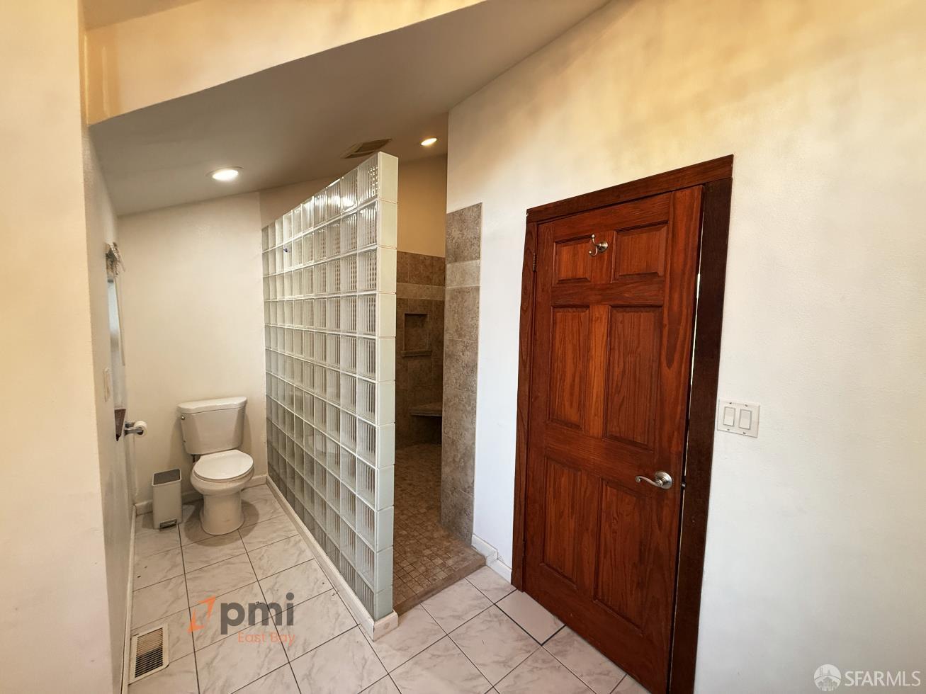 Detail Gallery Image 11 of 15 For 539 Palms Dr, Martinez,  CA 94553 - 3 Beds | 2/1 Baths