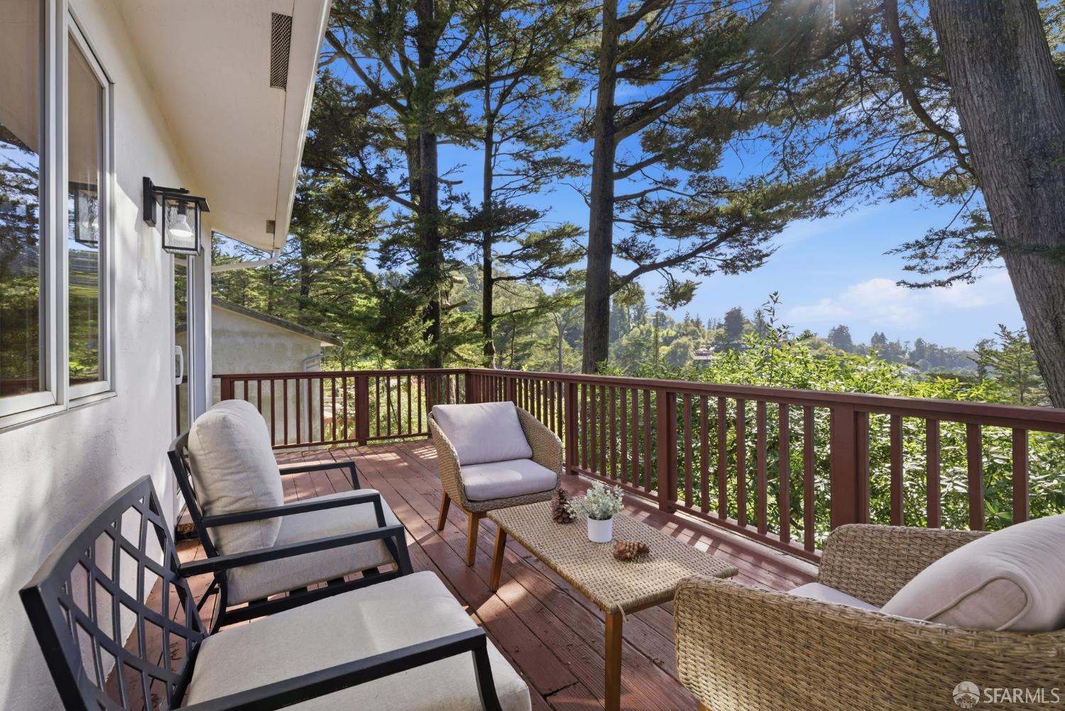 Detail Gallery Image 27 of 85 For 8440 Skyline Blvd, Oakland,  CA 94611 - 5 Beds | 3/1 Baths